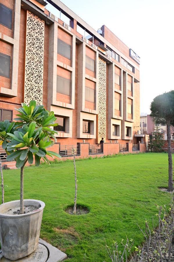 The Dwelling Inn Grander Noida Exterior foto