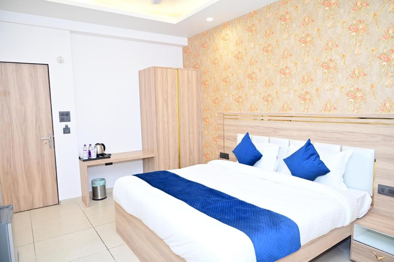 The Dwelling Inn Grander Noida Exterior foto