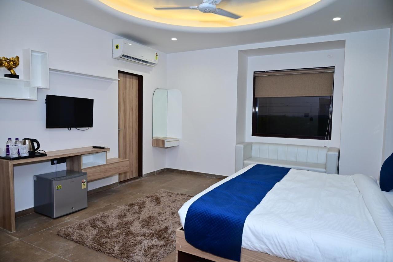 The Dwelling Inn Grander Noida Exterior foto